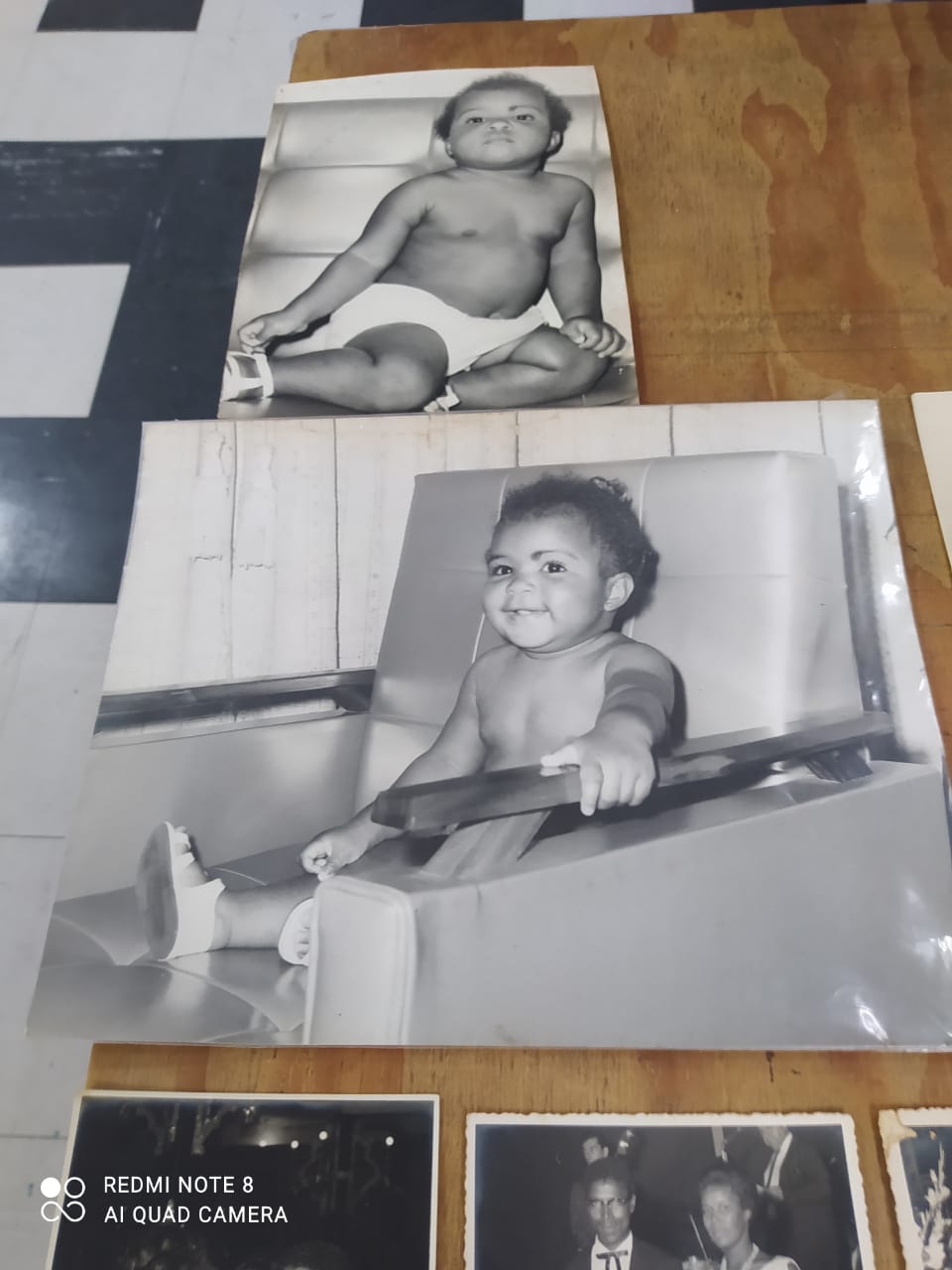Retratos de bebês em preto e branco